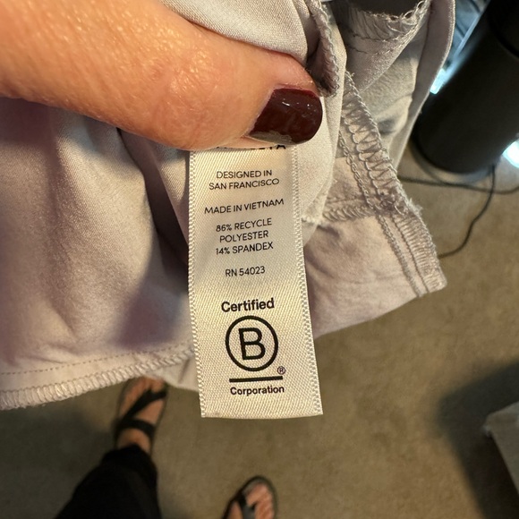 Athleta crop with side leg vent - Picture 5 of 7